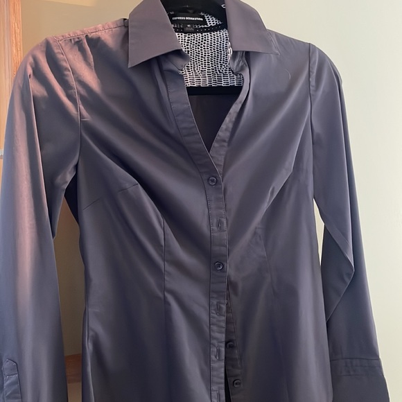 2 Express button down work tops - Picture 3 of 4